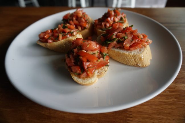 Bruschetta con pomodoro bruschetta con olio e pomodoro